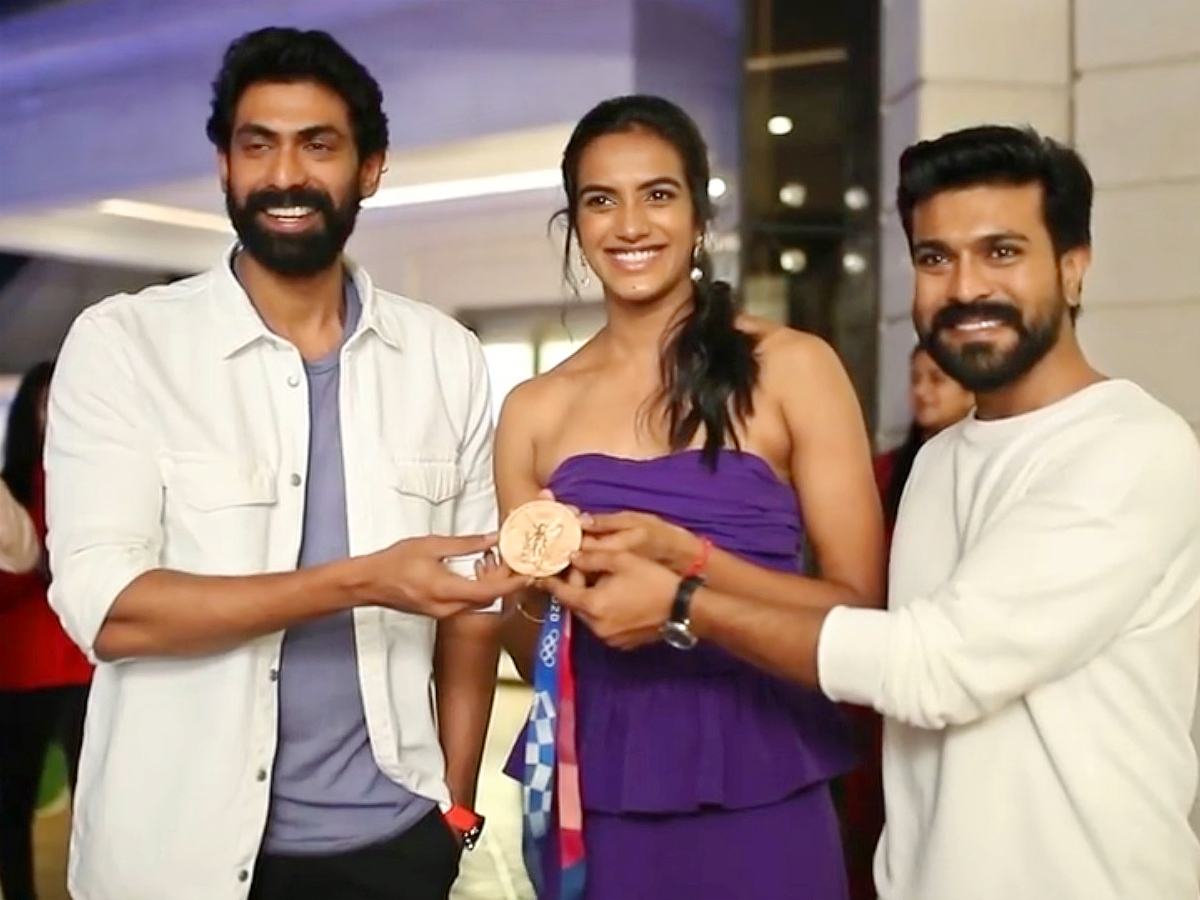 Megastar Chiranjeevi Congratulates PV Sindhu Photo Gallery - Sakshi4