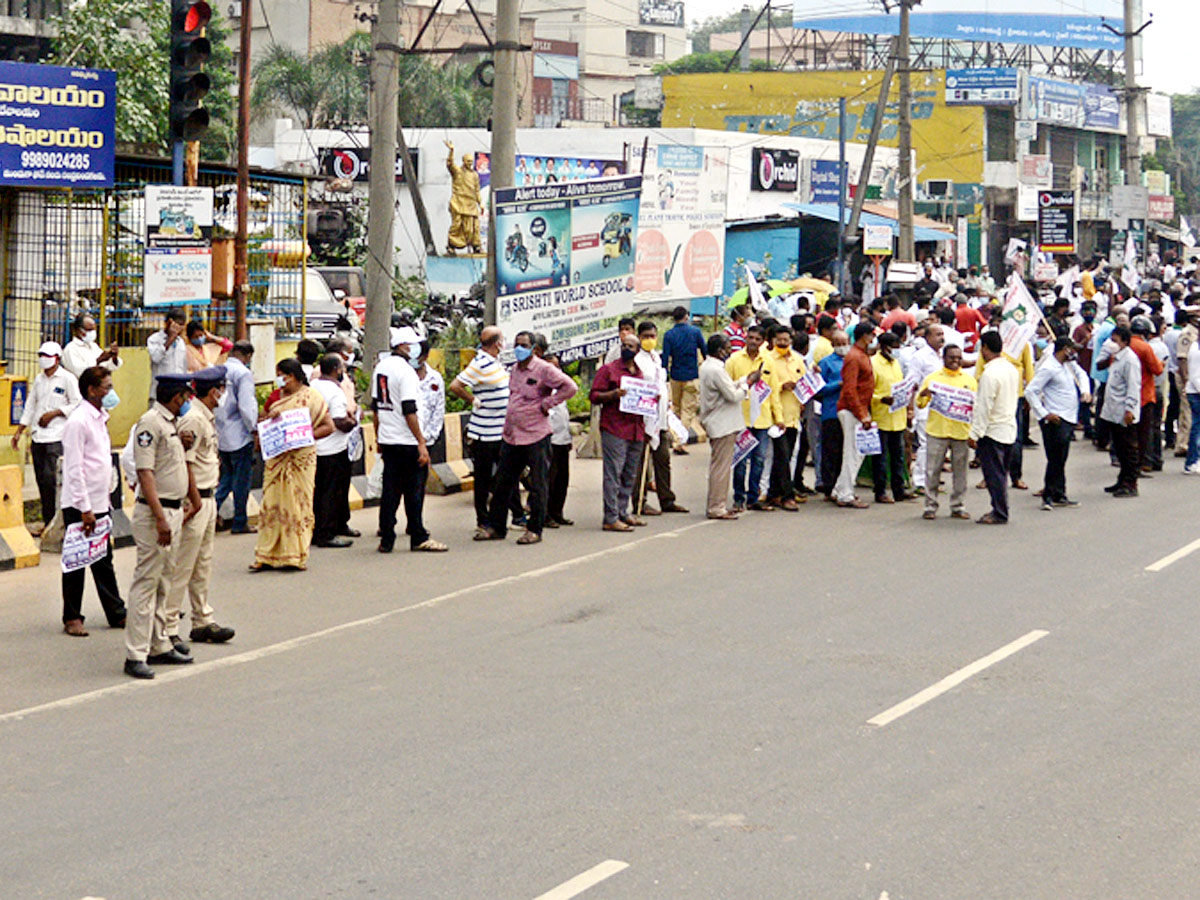 Workers Conduct Manava Haram Vizag Steel Plant Against Privatisation Photo Gallery - Sakshi2