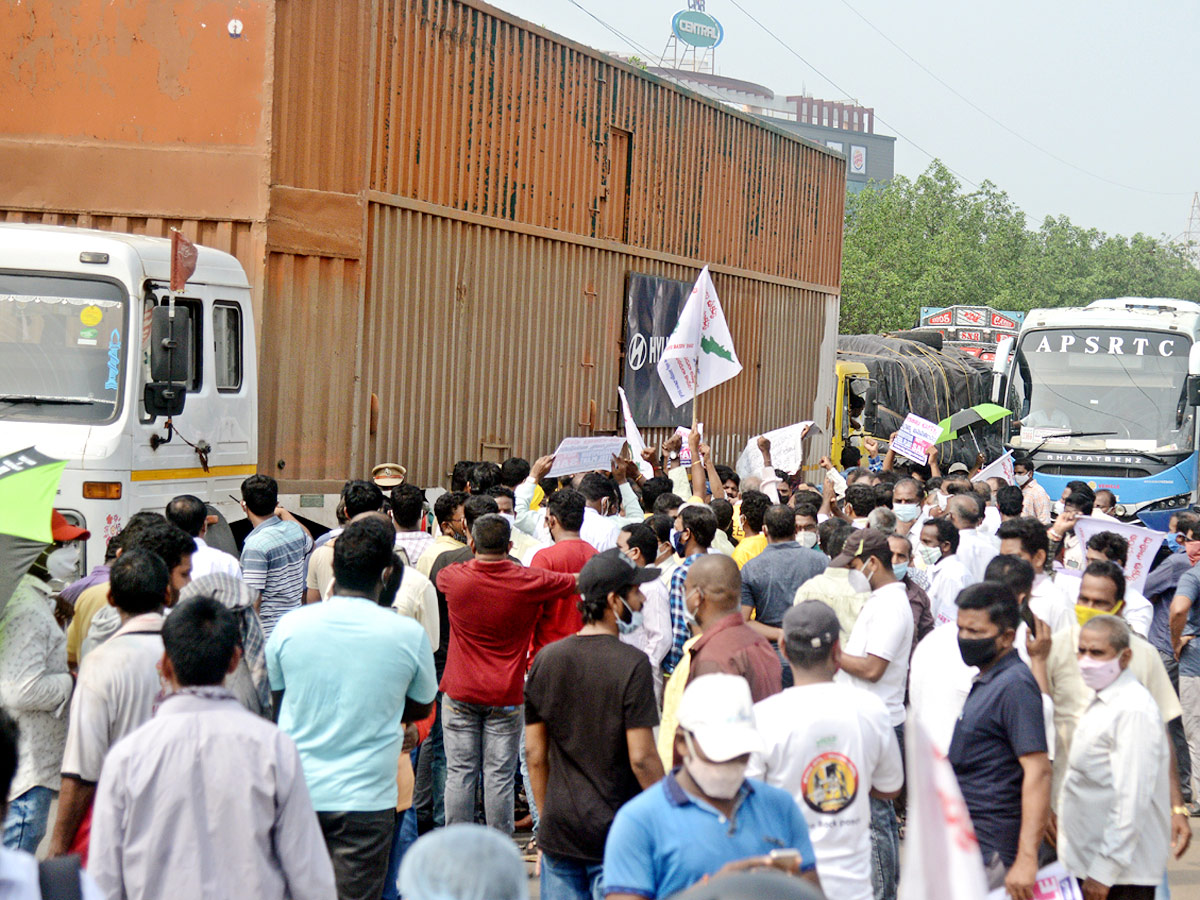 Workers Conduct Manava Haram Vizag Steel Plant Against Privatisation Photo Gallery - Sakshi6