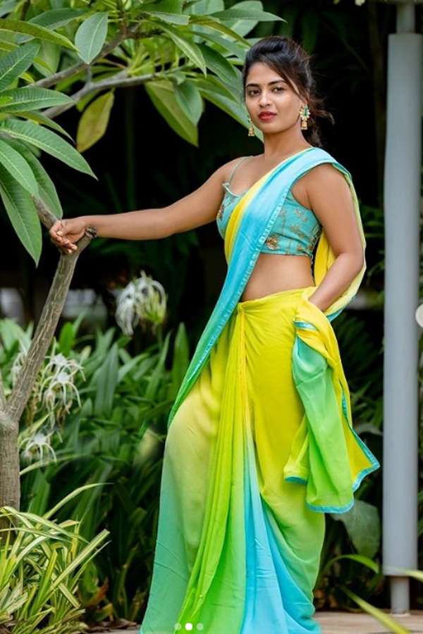Social Hulchul Movie Actress Photos - Sakshi12
