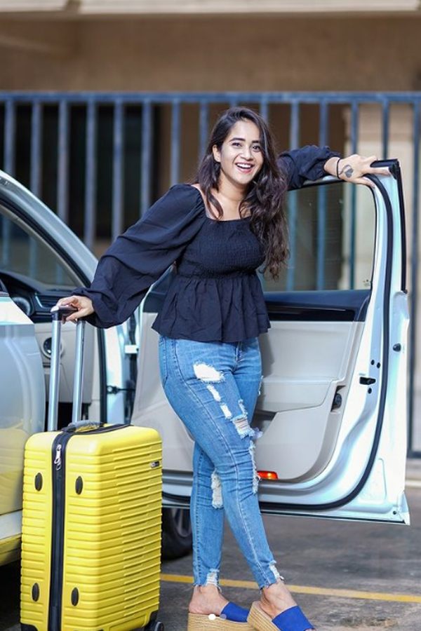 Social Hulchul Movie Actress Photos - Sakshi15