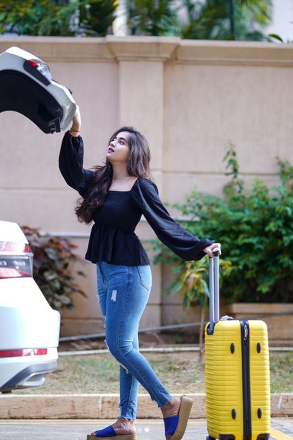 Social Hulchul Movie Actress Photos - Sakshi16