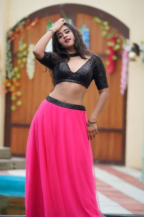 Social Hulchul Movie Actress Photos - Sakshi17