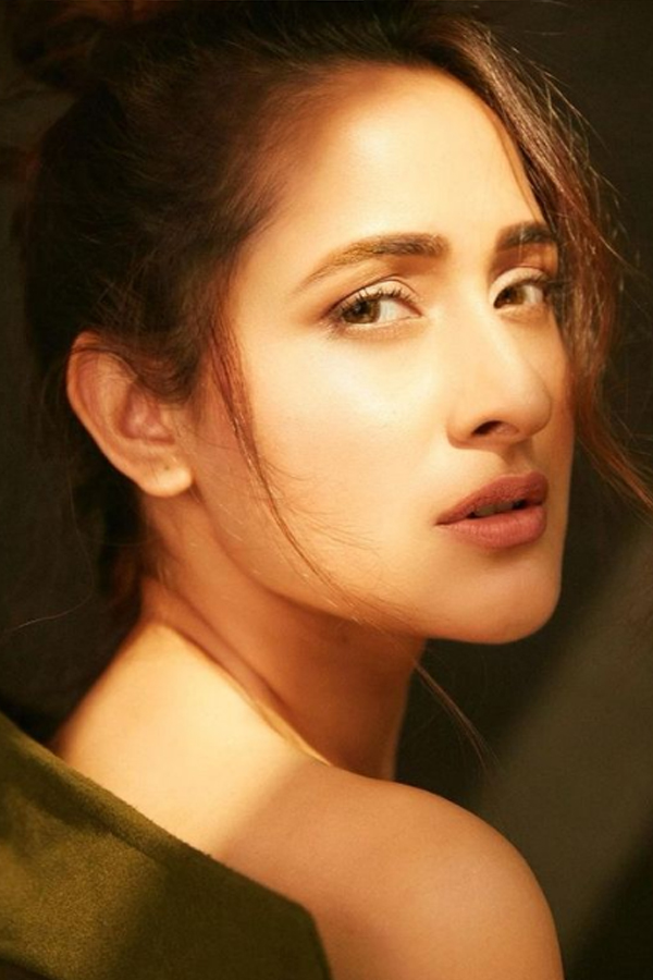 Social Hulchul Movie Actress Photos - Sakshi31