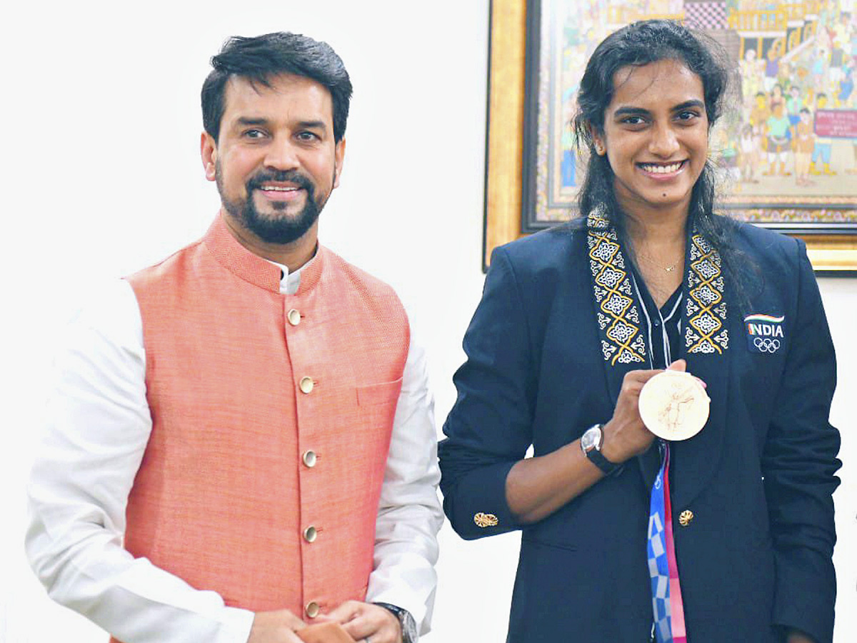 PV Sindhu receives grand welcome at Delhi airport Photo Gallery - Sakshi9