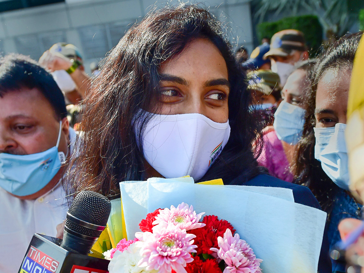 PV Sindhu receives grand welcome at Delhi airport Photo Gallery - Sakshi1
