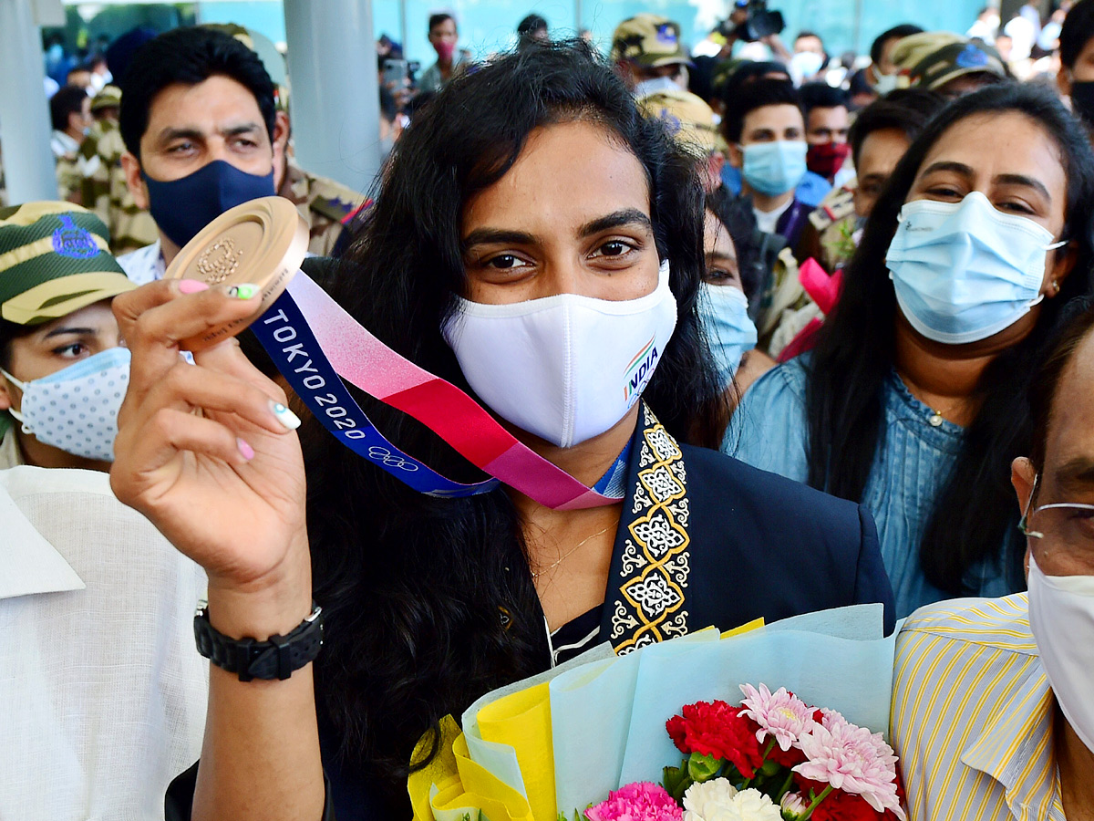 PV Sindhu receives grand welcome at Delhi airport Photo Gallery - Sakshi3