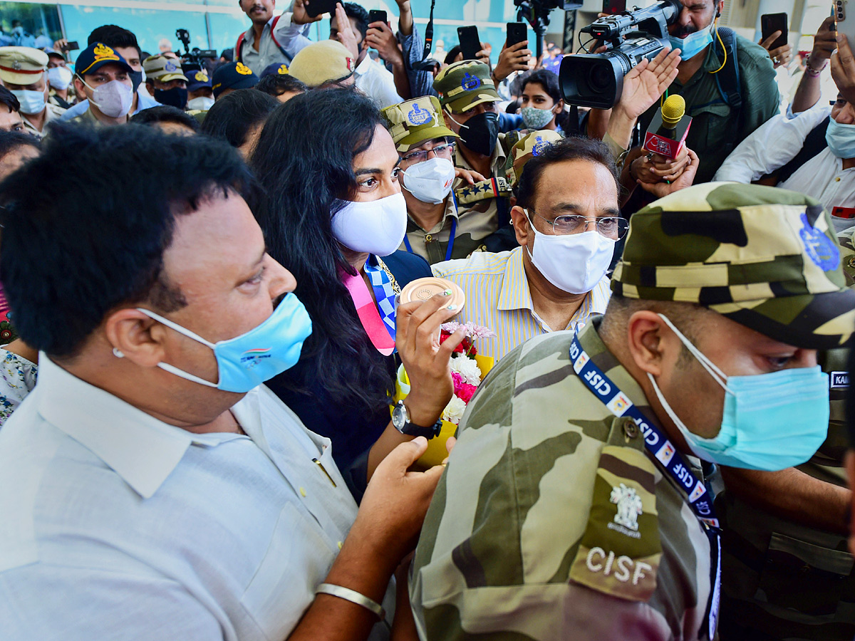 PV Sindhu receives grand welcome at Delhi airport Photo Gallery - Sakshi4