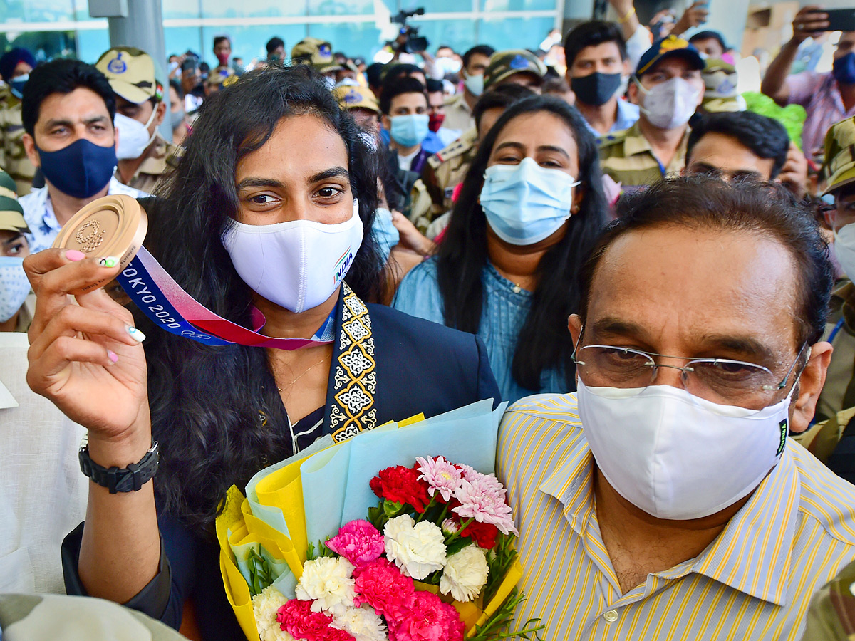 PV Sindhu receives grand welcome at Delhi airport Photo Gallery - Sakshi6
