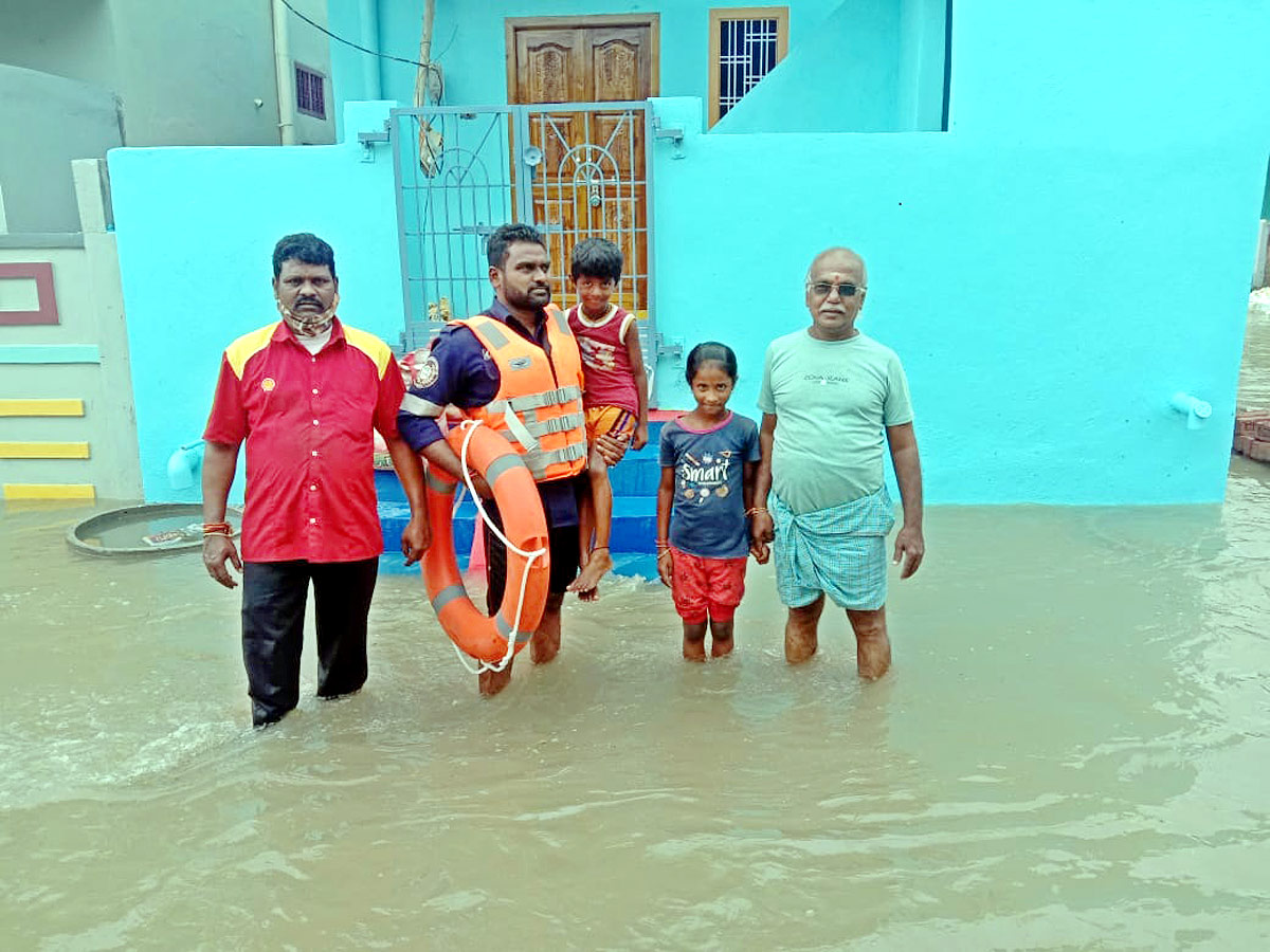 Heavy rains in Telangana Photo Gallery - Sakshi13