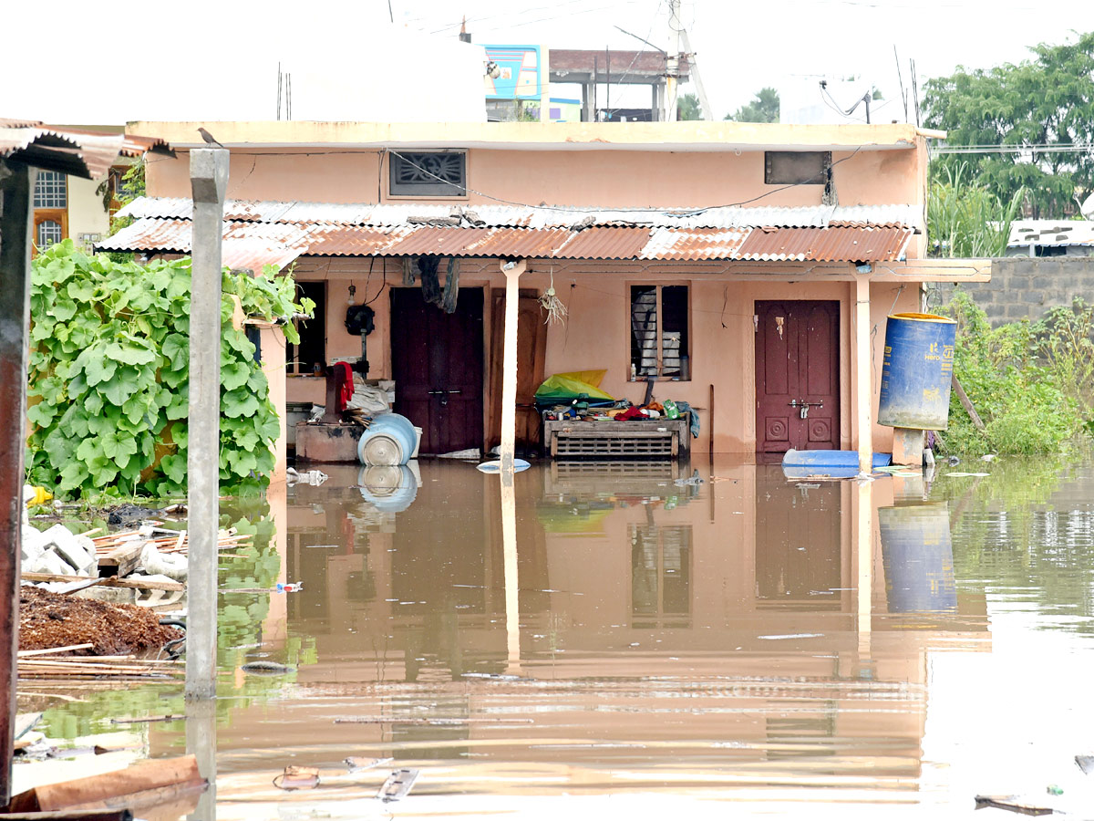 Heavy rains in Telangana Photo Gallery - Sakshi14