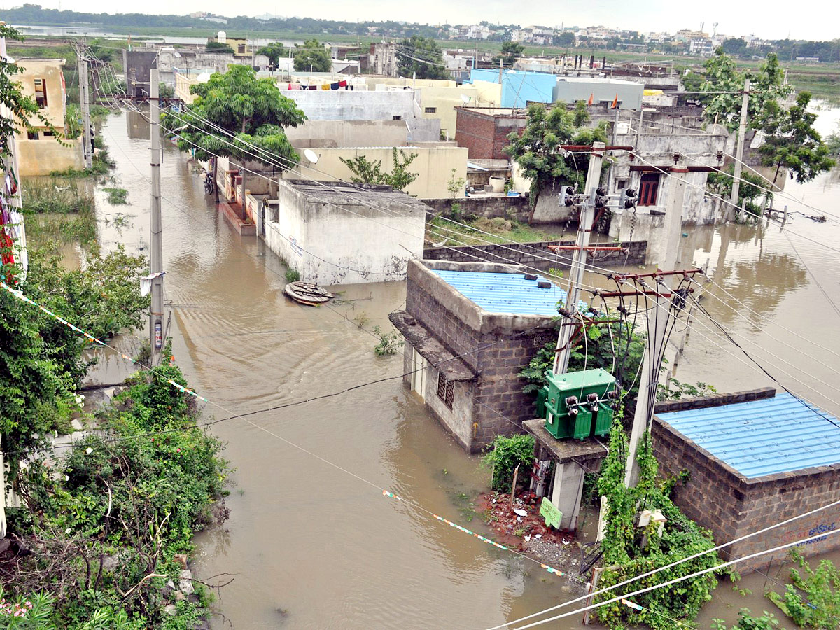Heavy rains in Telangana Photo Gallery - Sakshi15