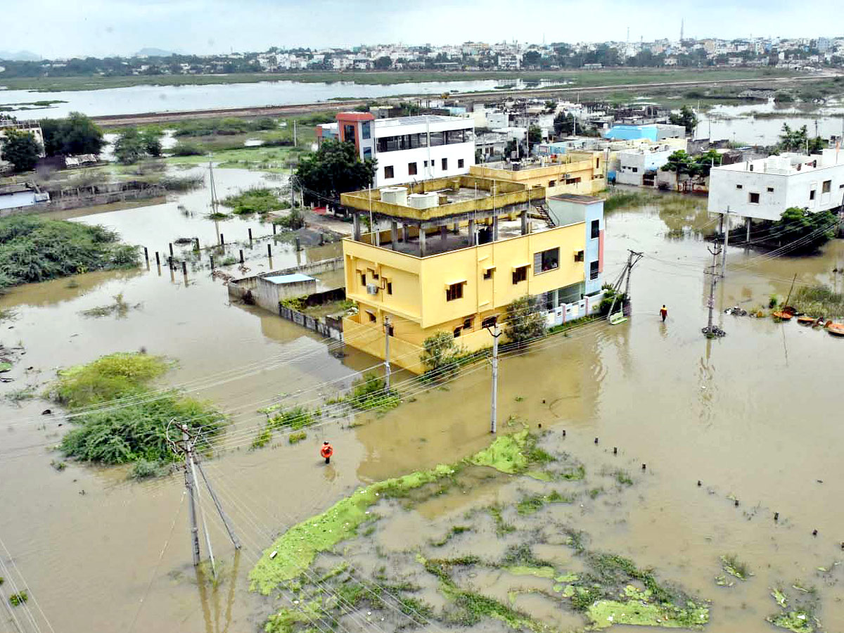 Heavy rains in Telangana Photo Gallery - Sakshi16