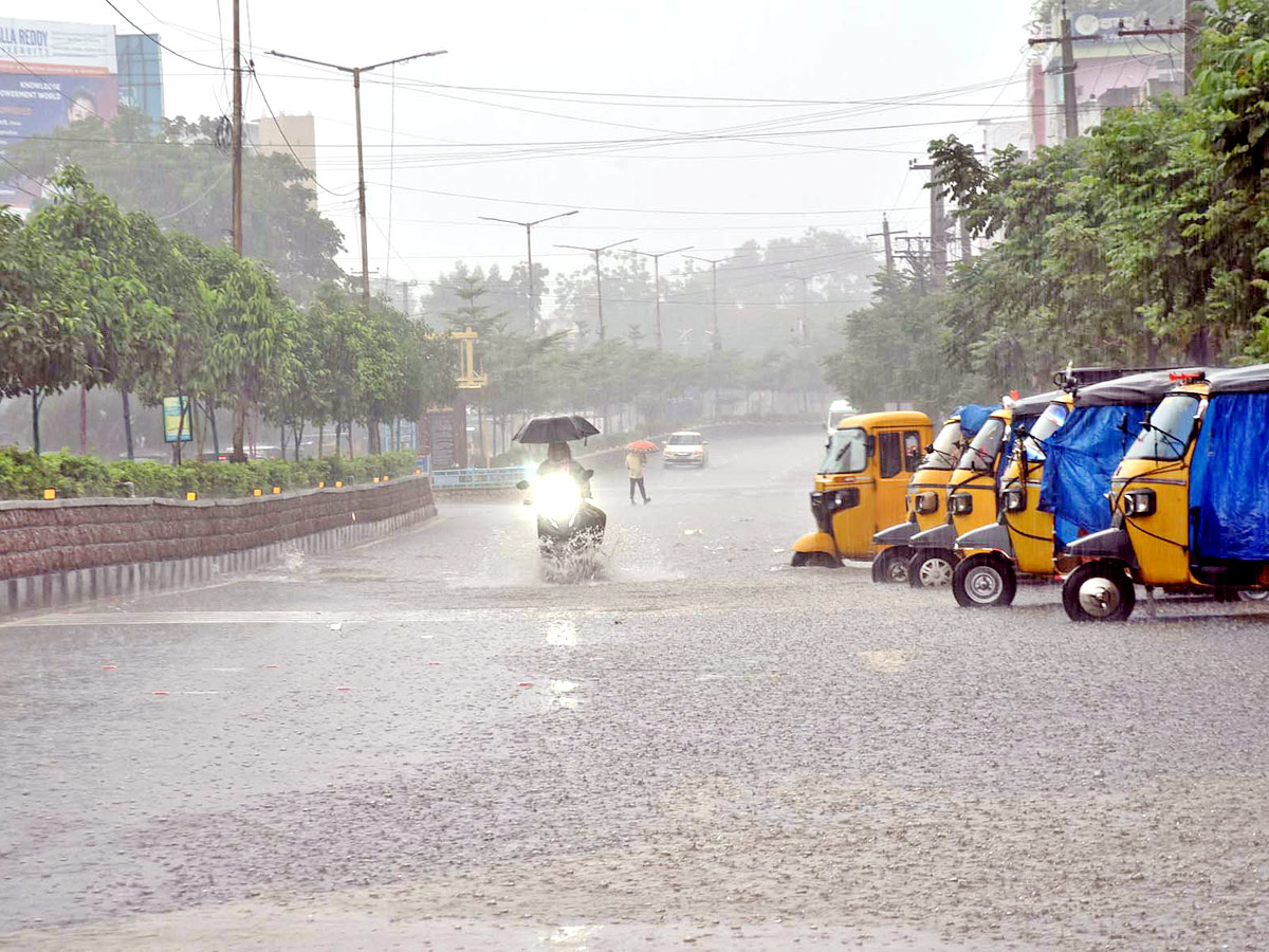 Heavy rains in Telangana Photo Gallery - Sakshi32