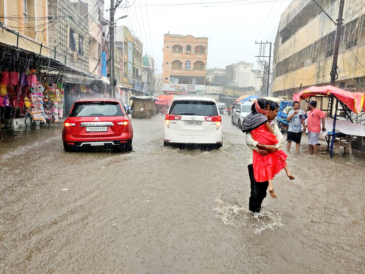Heavy rains in Telangana Photo Gallery - Sakshi34