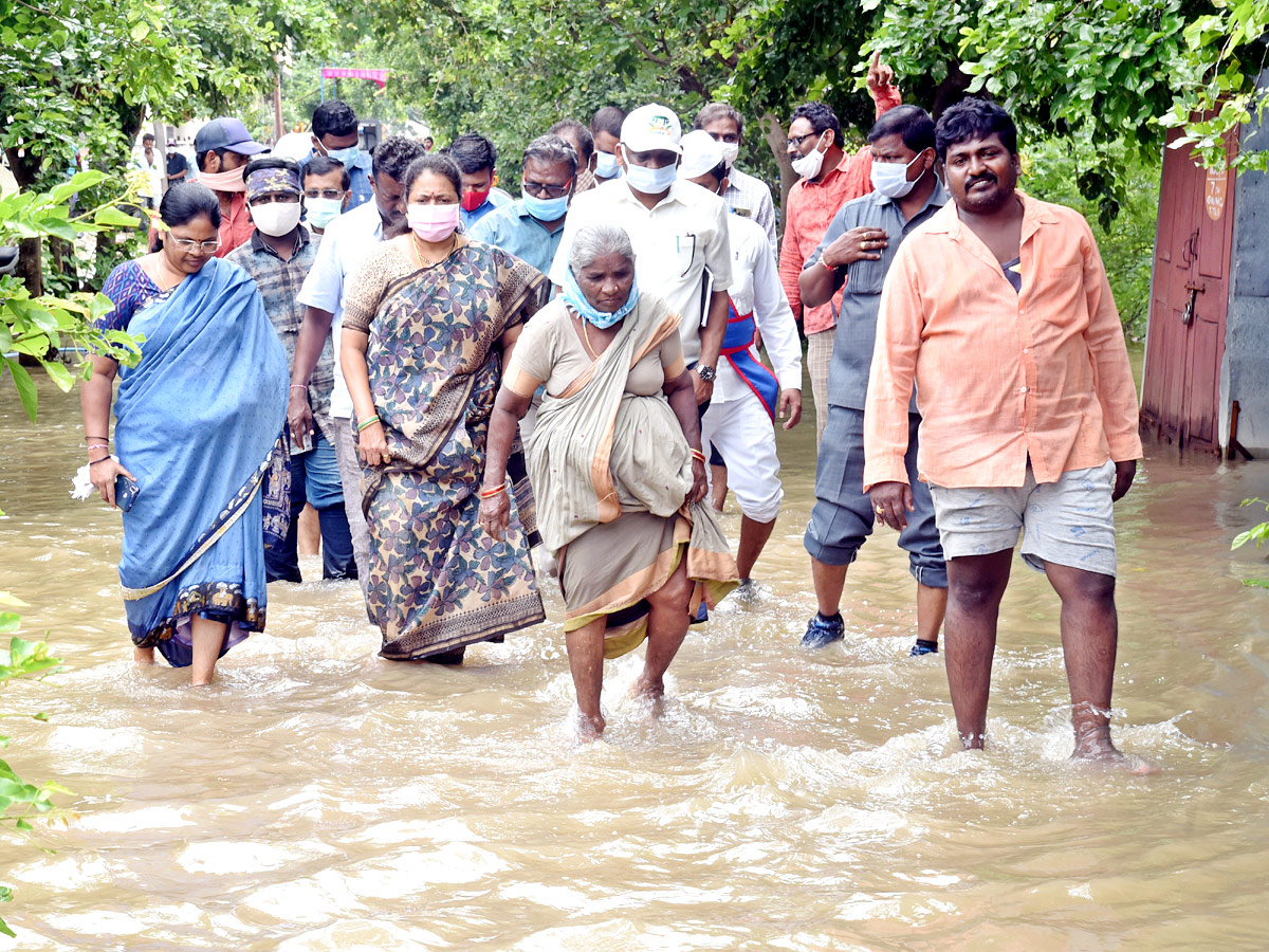 Heavy rains in Telangana Photo Gallery - Sakshi35