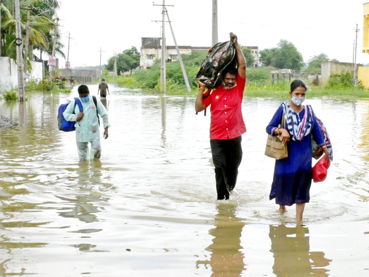 Heavy rains in Telangana Photo Gallery - Sakshi38