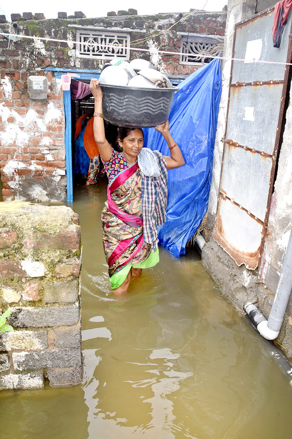 Heavy rains in Telangana Photo Gallery - Sakshi40