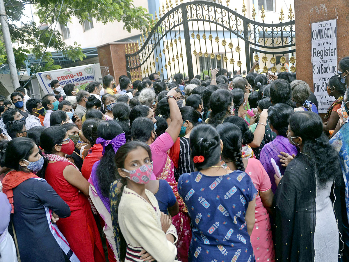 Hyderabad for the second dose of Covid vaccine Photo Gallery - Sakshi1