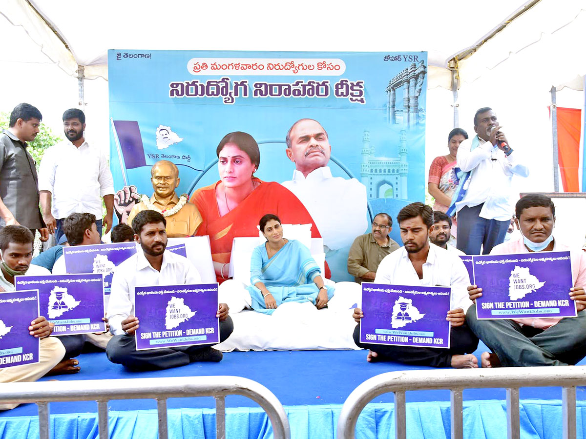 YS Sharmila holds hunger strike against unemployment - Sakshi10