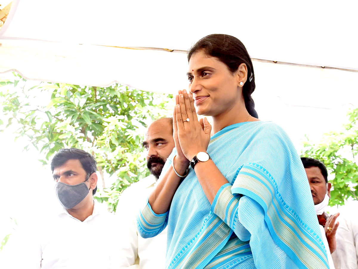 YS Sharmila holds hunger strike against unemployment - Sakshi12