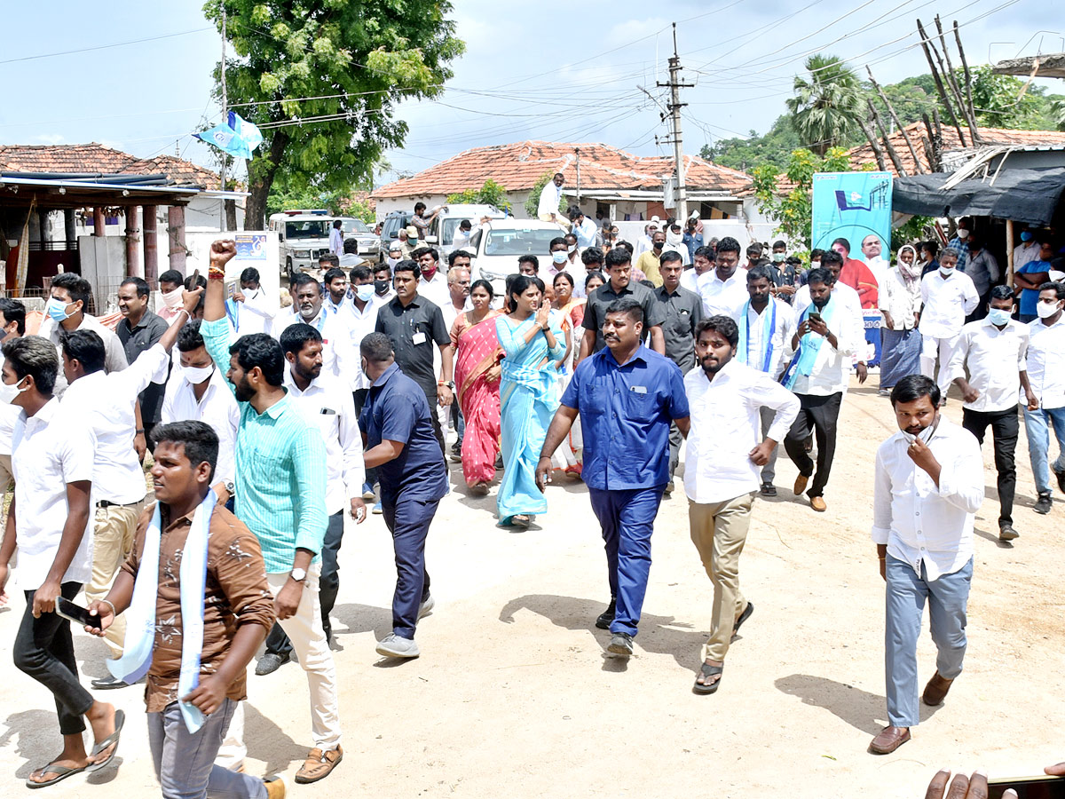 YS Sharmila holds hunger strike against unemployment - Sakshi18