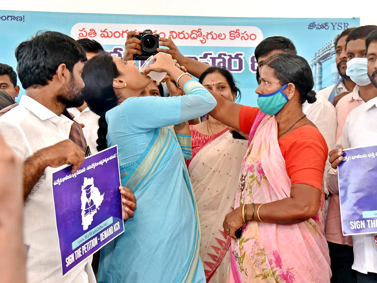 YS Sharmila holds hunger strike against unemployment - Sakshi20