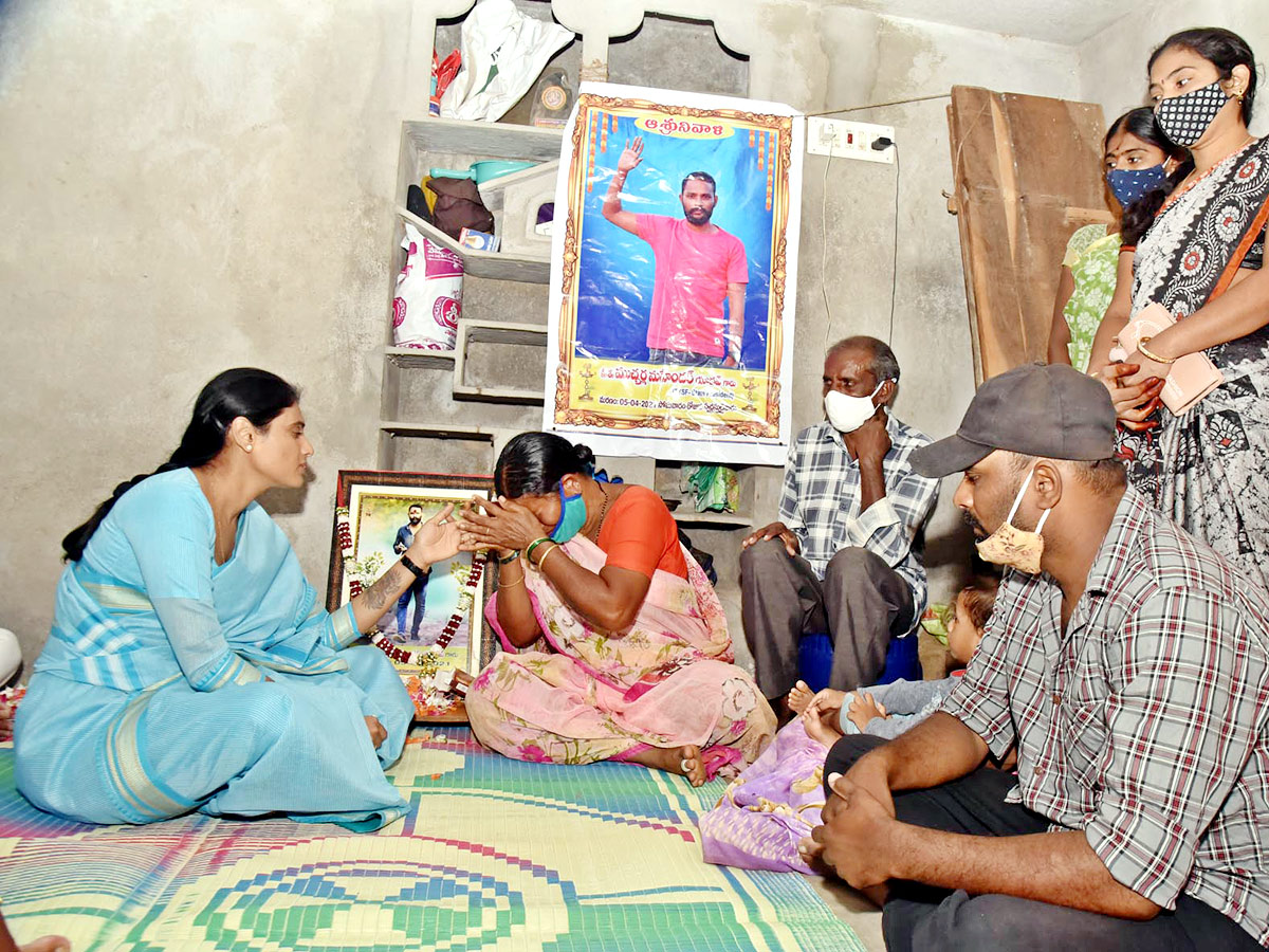 YS Sharmila holds hunger strike against unemployment - Sakshi8