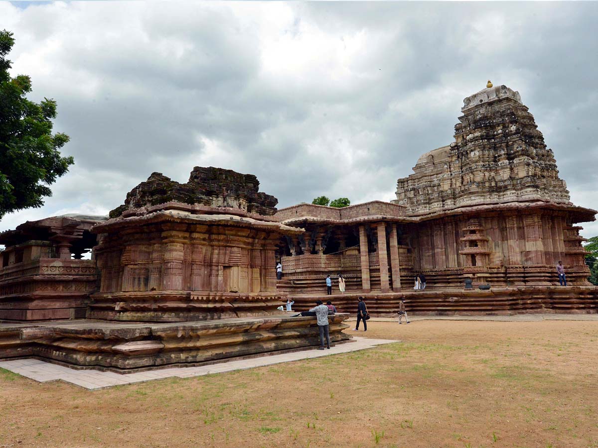 Telangana ministers visit UNESCO recognized Ramappa Temple Photo Gallery - Sakshi15