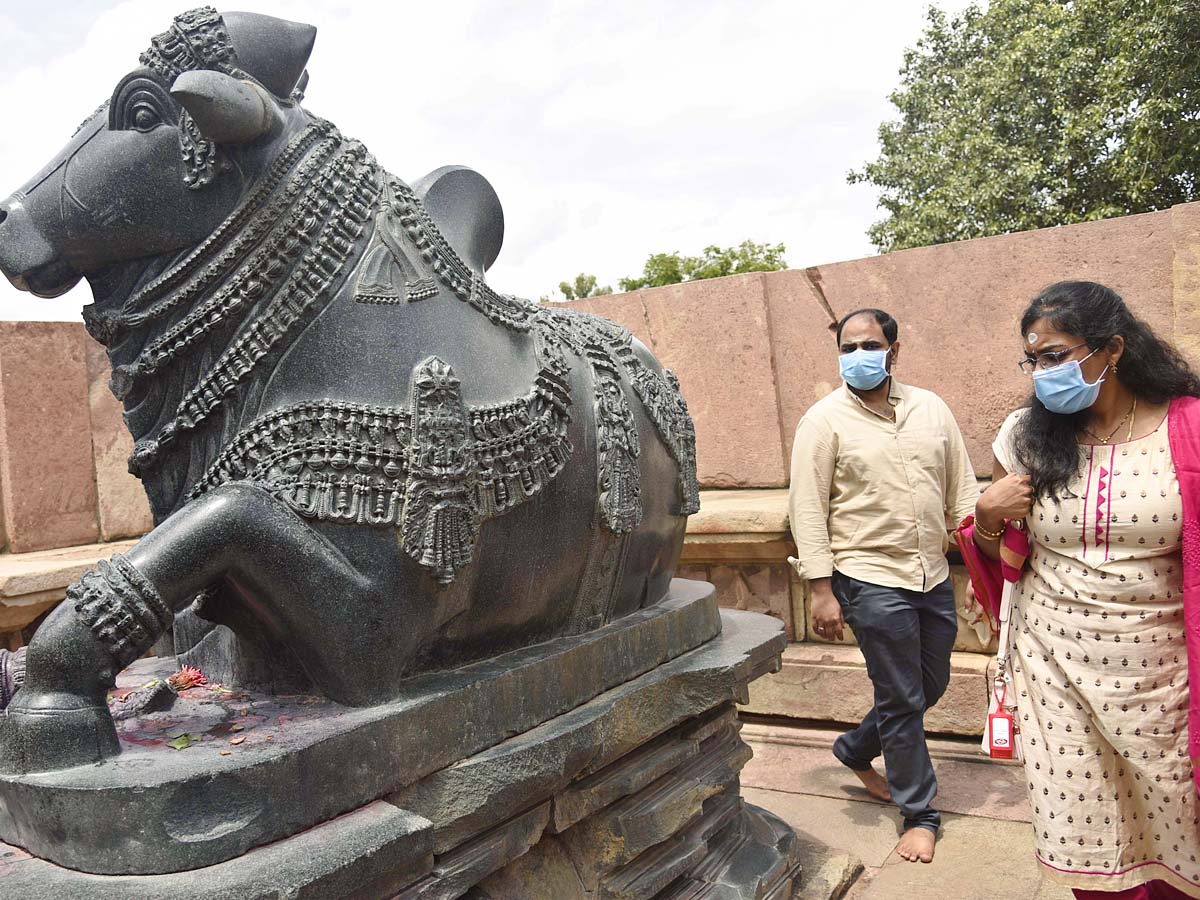 Telangana ministers visit UNESCO recognized Ramappa Temple Photo Gallery - Sakshi16