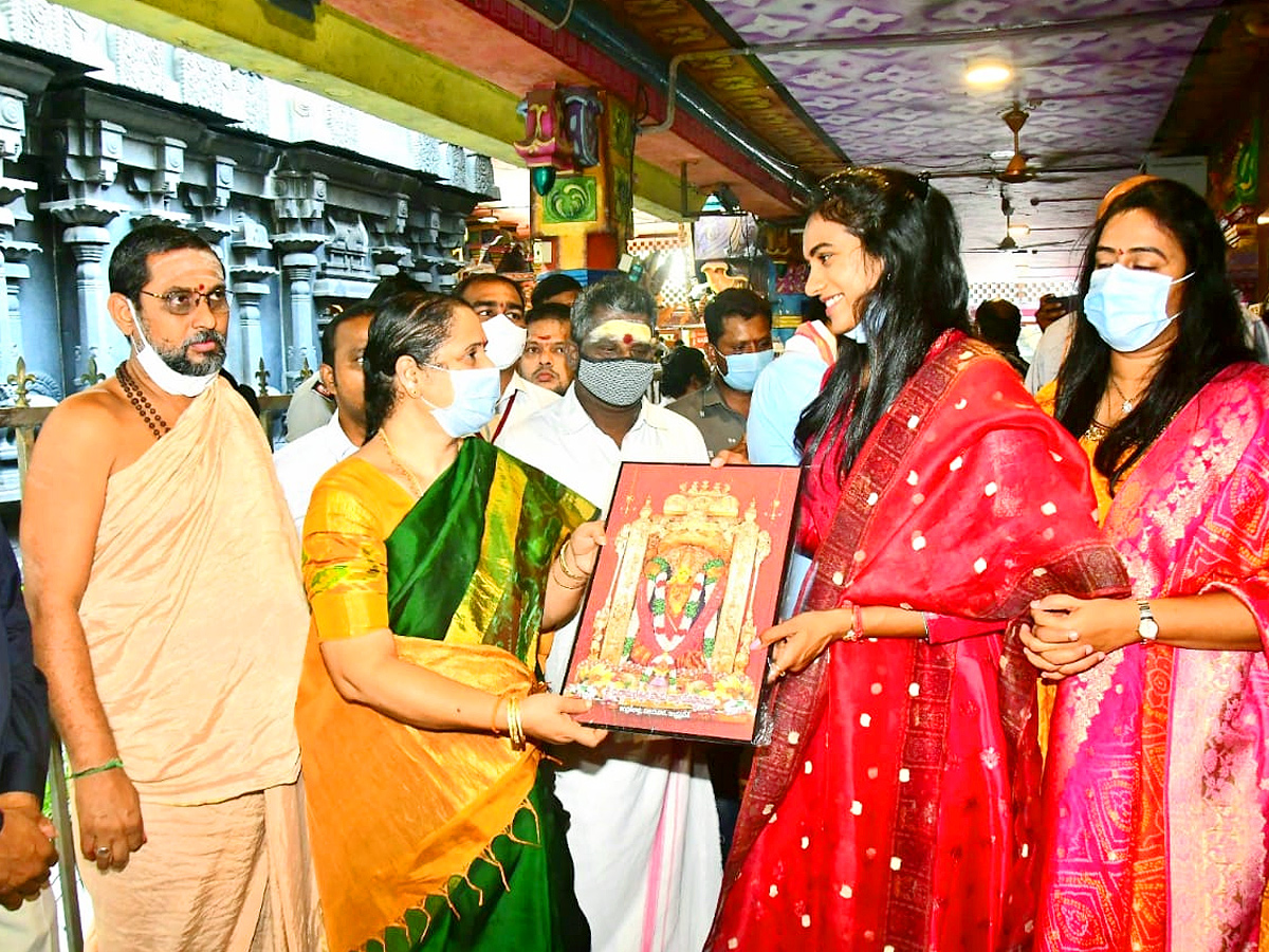 PV Sindhu visits Vijayawada Kanakadurga temple Photo Gallery - Sakshi7