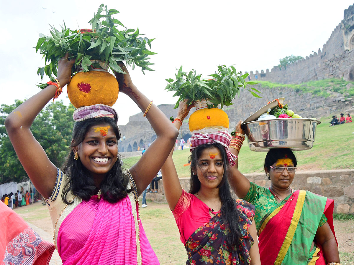 Ashada Masam Bonalu Ends At Golconda Hyderabad Photo Gallery - Sakshi2
