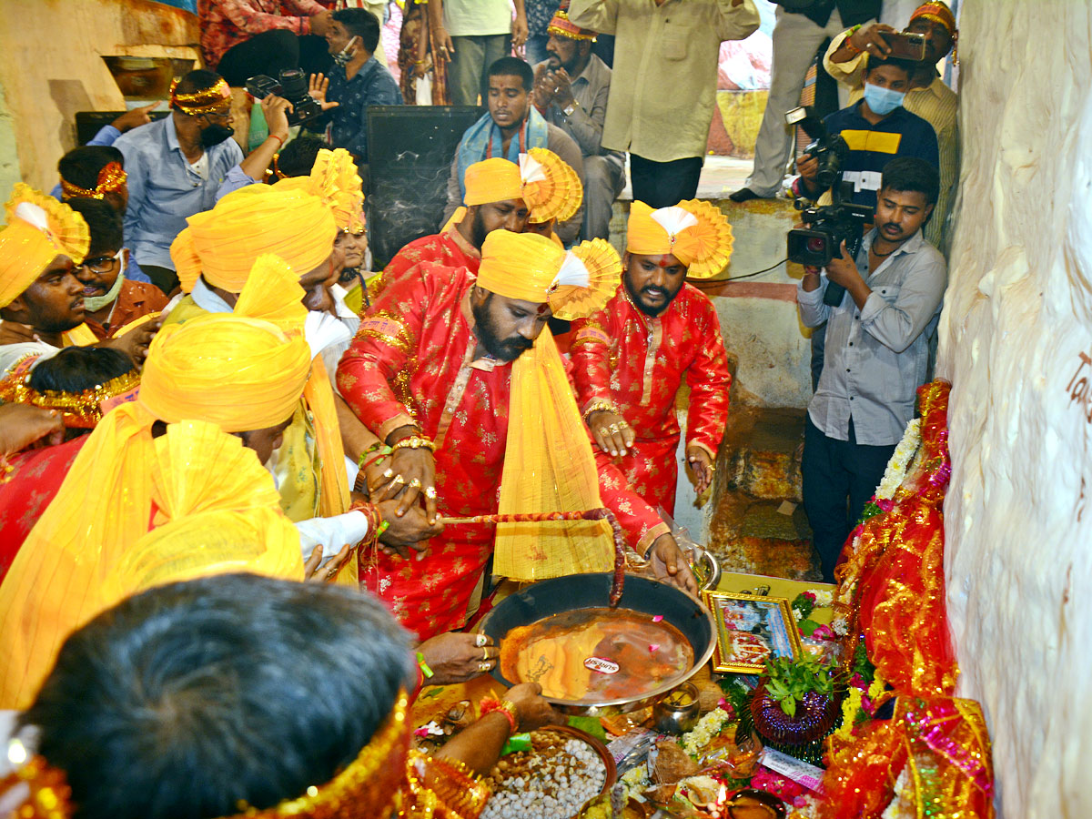 Ashada Masam Bonalu Ends At Golconda Hyderabad Photo Gallery - Sakshi19