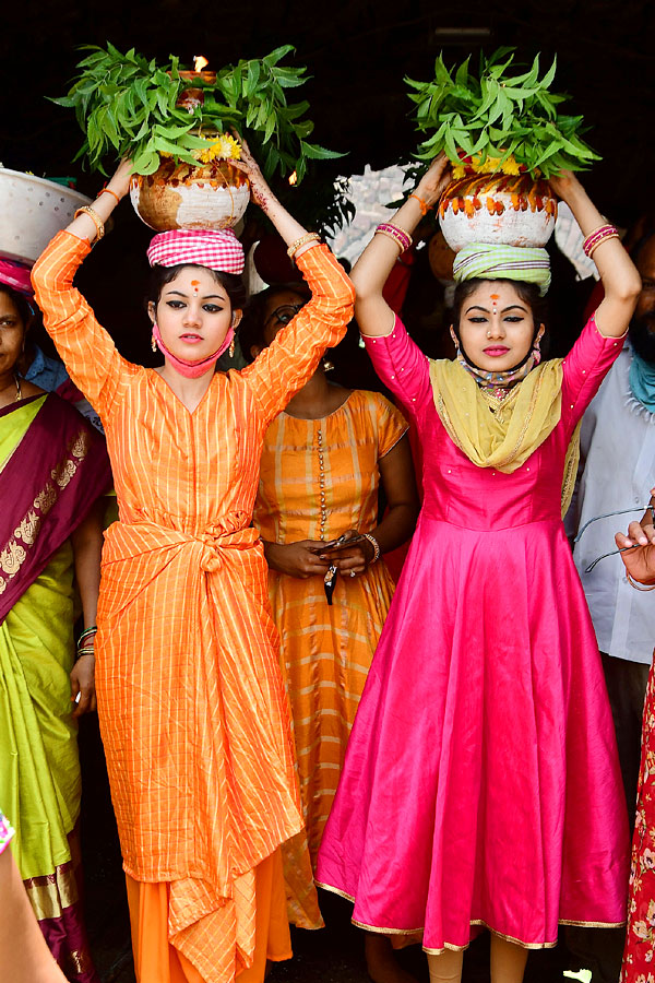 Ashada Masam Bonalu Ends At Golconda Hyderabad Photo Gallery - Sakshi20