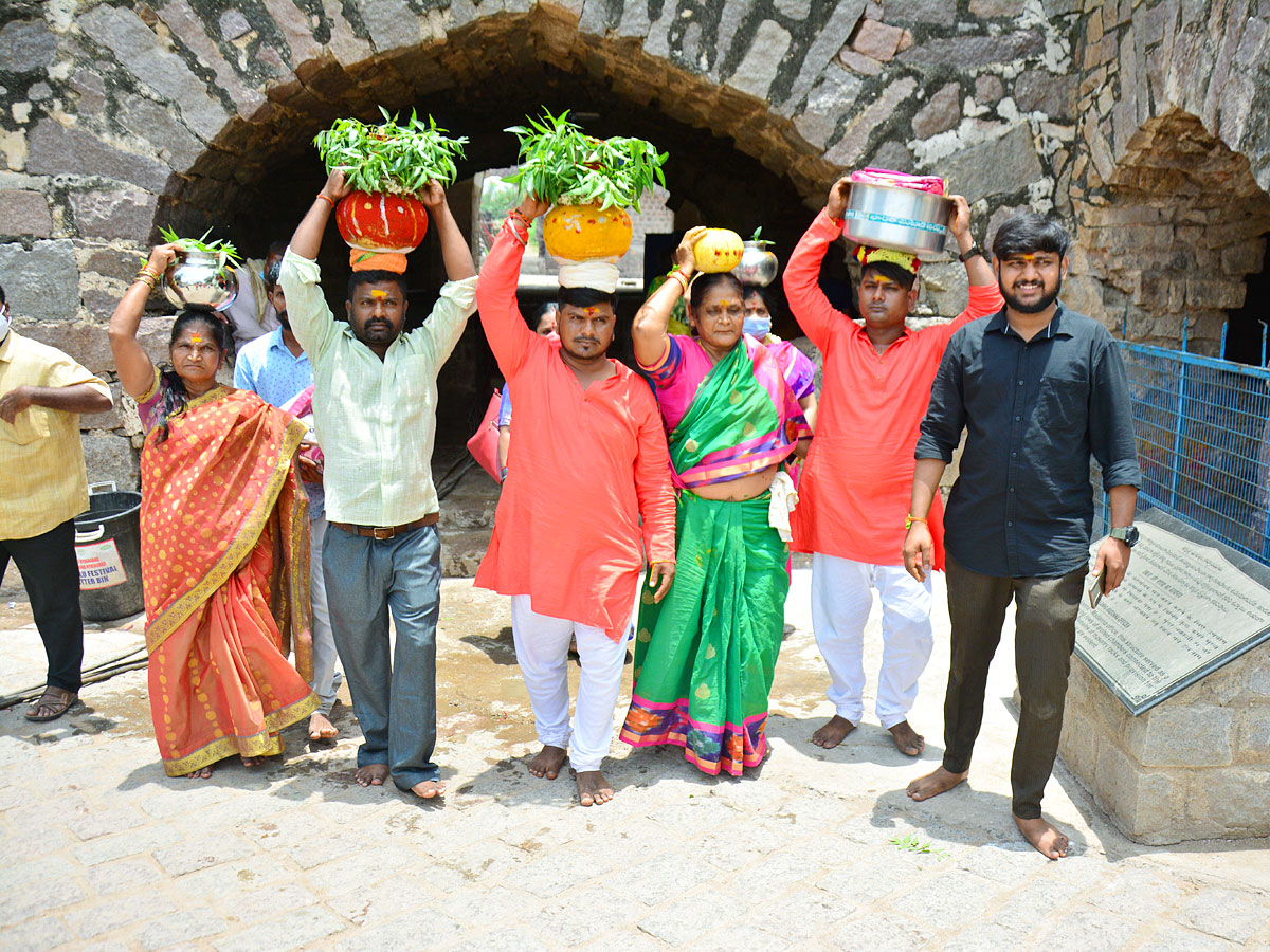 Ashada Masam Bonalu Ends At Golconda Hyderabad Photo Gallery - Sakshi3
