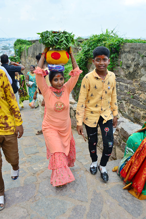 Ashada Masam Bonalu Ends At Golconda Hyderabad Photo Gallery - Sakshi25