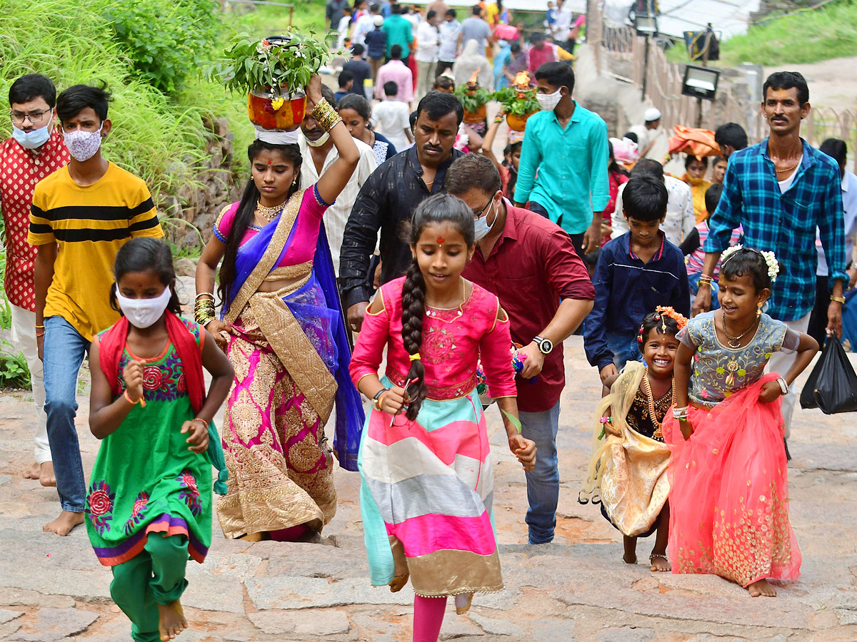 Ashada Masam Bonalu Ends At Golconda Hyderabad Photo Gallery - Sakshi4
