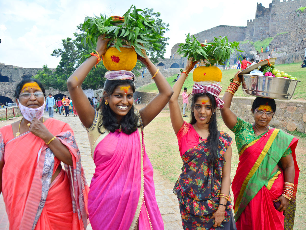 Ashada Masam Bonalu Ends At Golconda Hyderabad Photo Gallery - Sakshi5