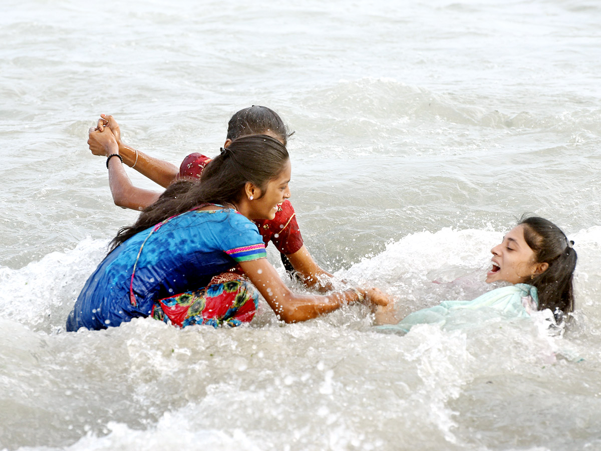 visakhapatnam beach images - Sakshi4