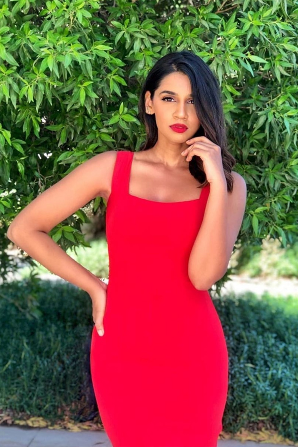 Sanjana Ganesan Photo Gallery - Sakshi17