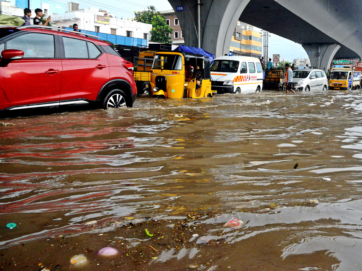 Heavy Rains In Hyderabad - Sakshi19