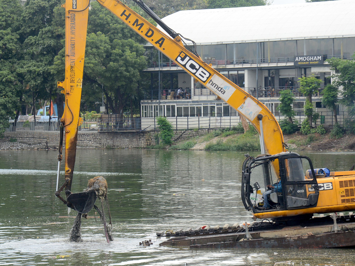 Cleaning Process Of Ganesh Idols In Hussain Sagar - Sakshi4