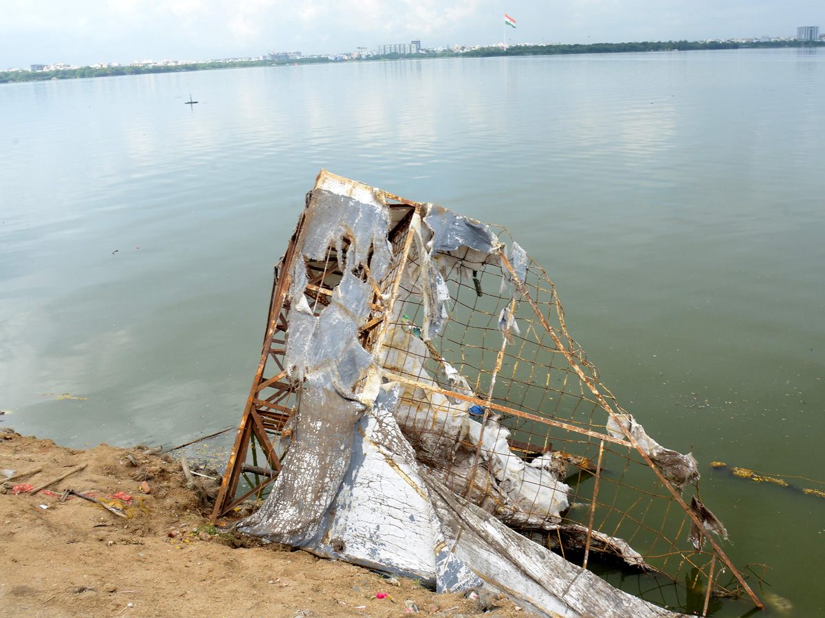Cleaning Process Of Ganesh Idols In Hussain Sagar - Sakshi7