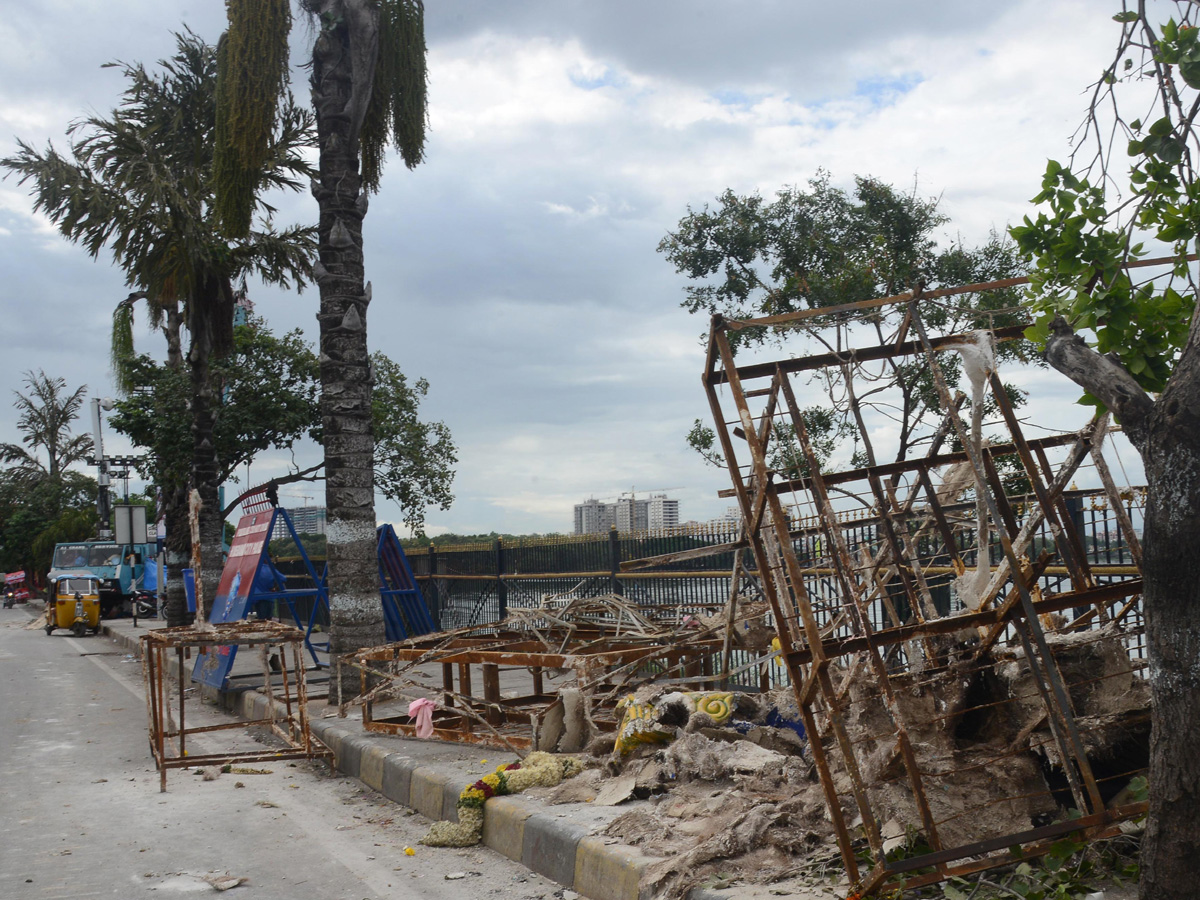 Cleaning Process Of Ganesh Idols In Hussain Sagar - Sakshi10