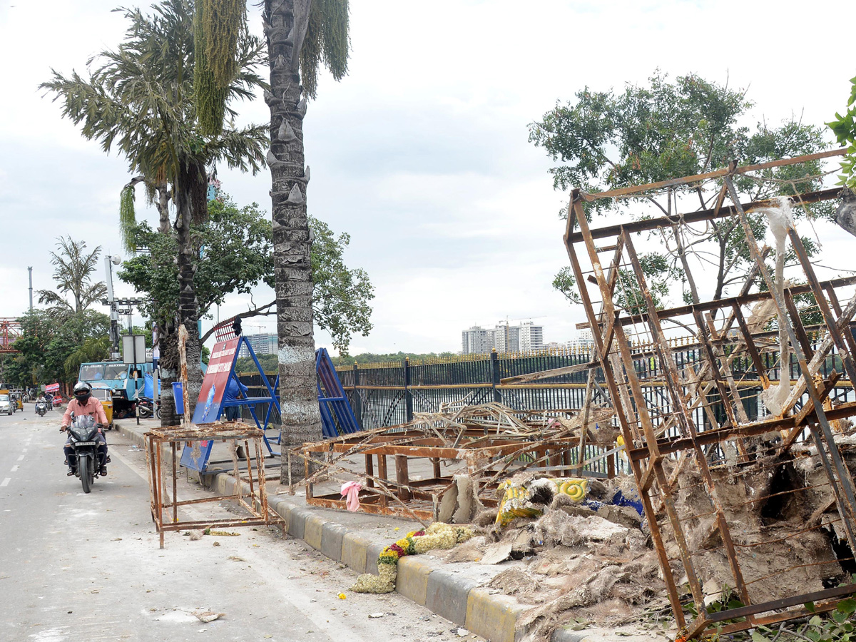 Cleaning Process Of Ganesh Idols In Hussain Sagar - Sakshi11