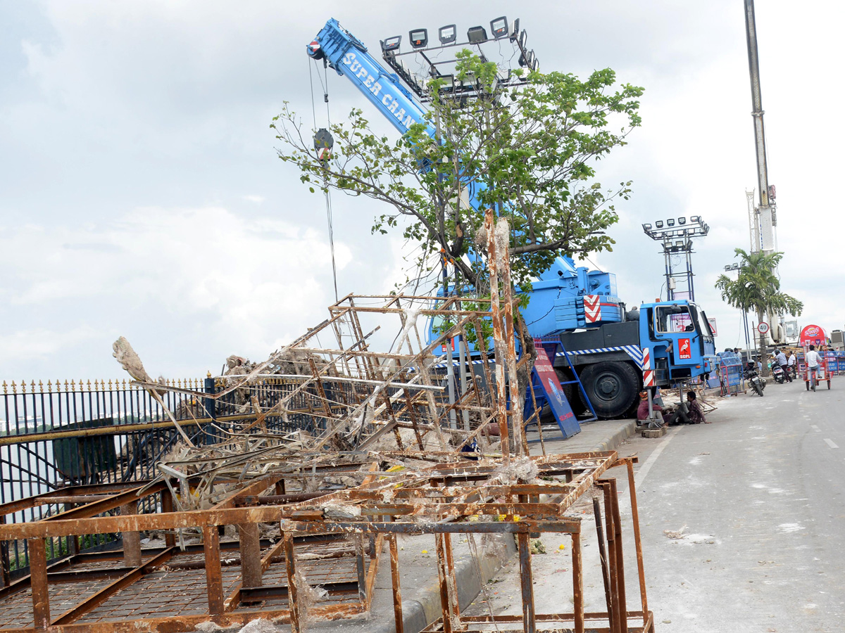 Cleaning Process Of Ganesh Idols In Hussain Sagar - Sakshi12
