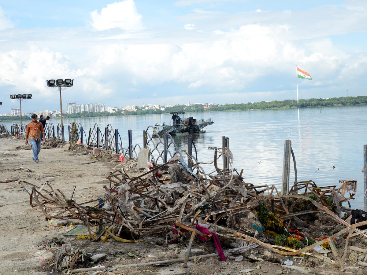 Cleaning Process Of Ganesh Idols In Hussain Sagar - Sakshi19