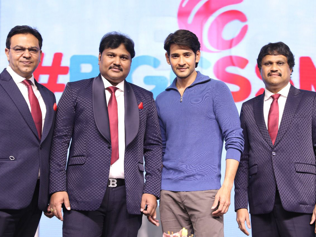Mahesh Babu Signed as the NEW Brand Ambassador of BigCSSMB Photo Gallery - Sakshi12