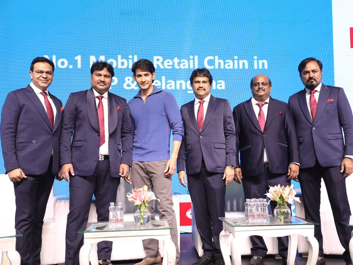 Mahesh Babu Signed as the NEW Brand Ambassador of BigCSSMB Photo Gallery - Sakshi7