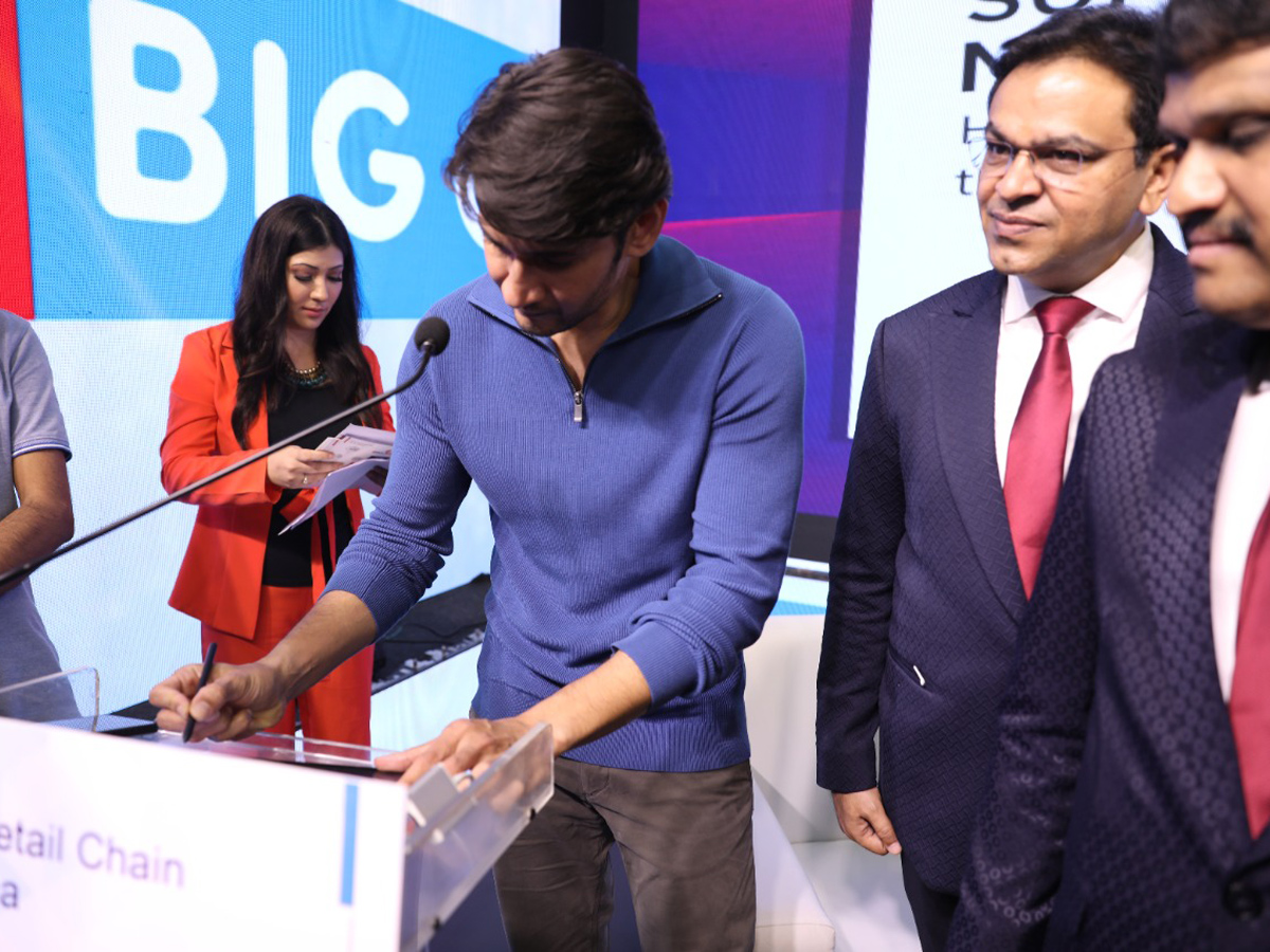 Mahesh Babu Signed as the NEW Brand Ambassador of BigCSSMB Photo Gallery - Sakshi9
